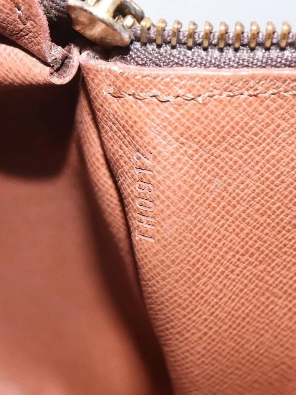 LOUIS VUITTON Monogram Papillon 30 Hand Bag - Picture 13 of 16